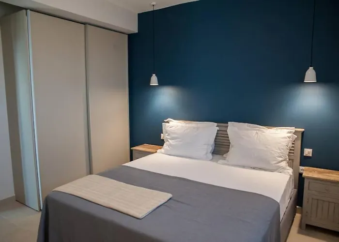 New Blue With Private Pool At Trapezaki