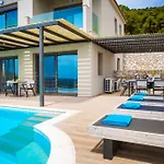New Blue With Private Pool At Trapezaki